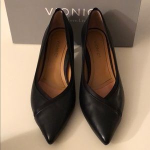 Brand New Vionic Sylvie Kitten Heel / Size 6